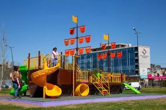 EL BARCO PIRATA, LA NUEVA ATRACCIÓN DEL PARQUE LINEAL DE DON BOSCO 1