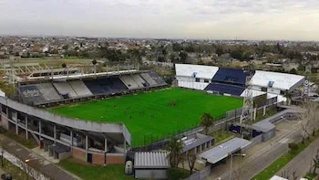 https___s3.amazonaws.com_arc-wordpress-client-uploads_wordpress-playfutbol_wp-content_uploads_2016_08_26190258_quilmes1