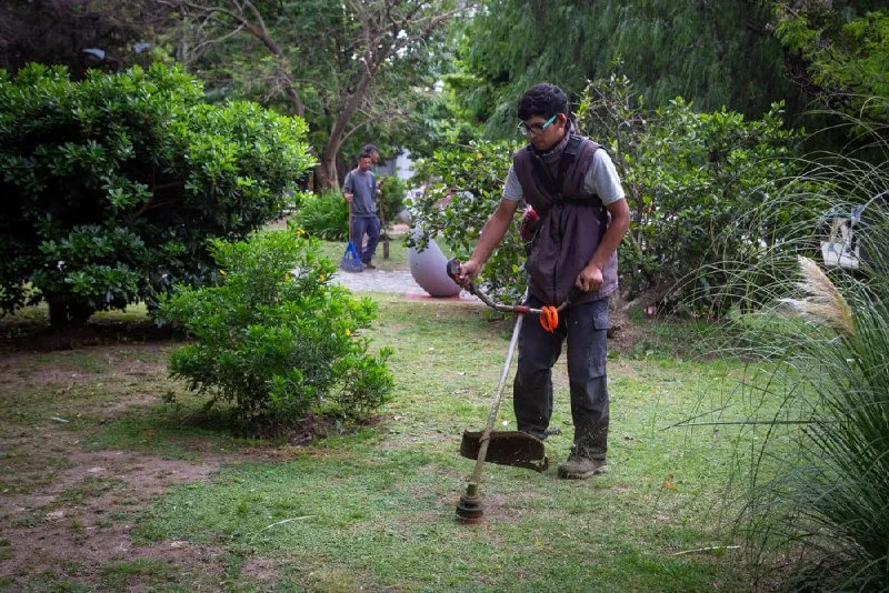 SE PUSIERON EN FUNCIONAMIENTO LAS NUEVAS BARREDORAS CON UN OPERATIVO INTEGRAL DE LIMPIEZA EN EL BARRIO LA COLONIA  (2)