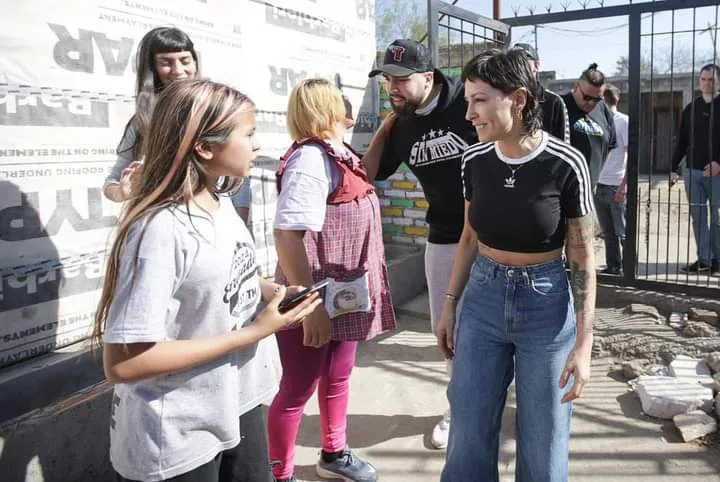 MAYRA PARTICIPÓ DE LA ENTREGA DE DONACIONES QUE SE RECOLECTARON EN EL FESTIVAL SOLIDARIO “SIN MIEDO X UN POCO DE RUIDO” (4)