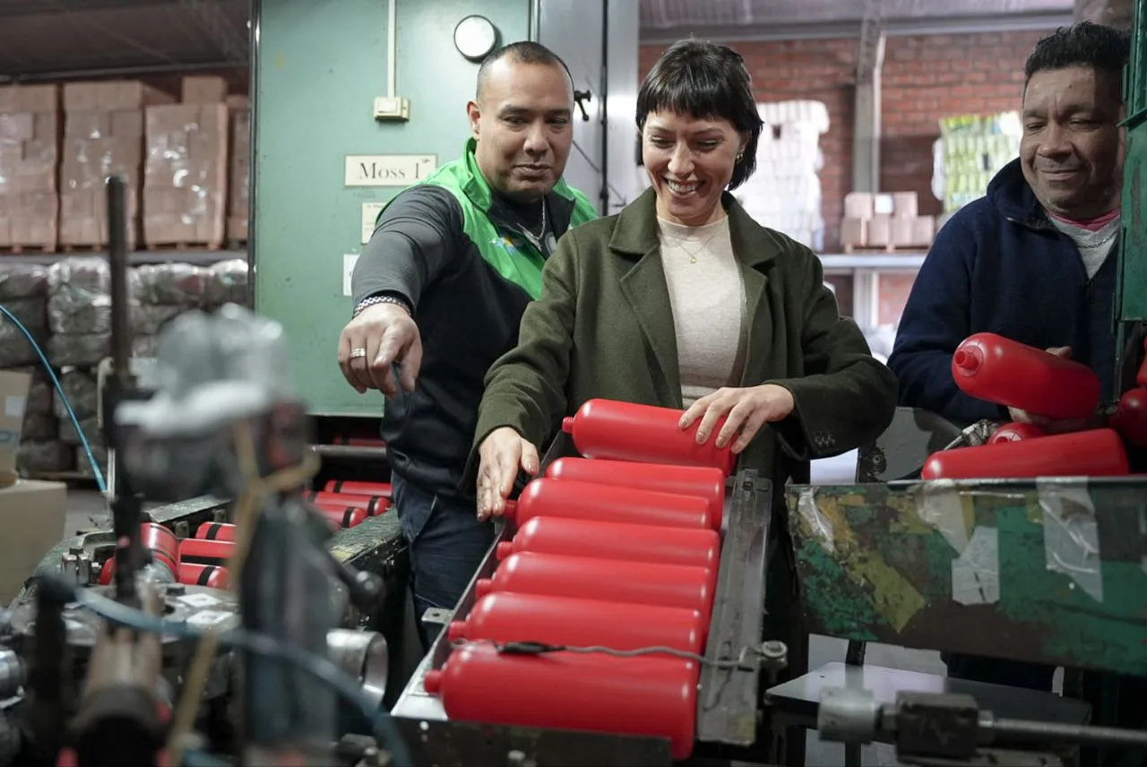 MAYRA VISITÓ LA EMPRESA SEYTA 1