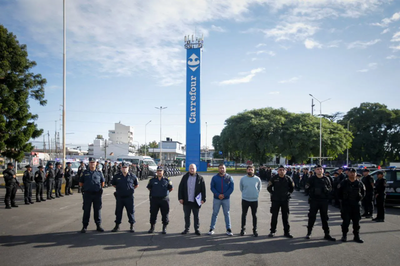SE REALIZÓ UN MEGAOPERATIVO CONJUNTO DE SEGURIDAD DE LAS FUERZAS ESPECIALES UTOI Y EL MUNICIPIO EN QUILMES OESTE 2
