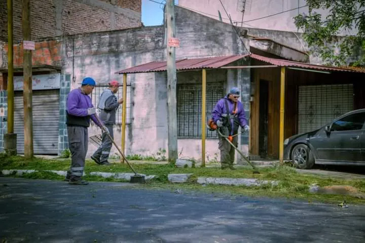 NUEVA JORNADA INTEGRAL DE BACHEO Y LIMPIEZA EN QUILMES (3)