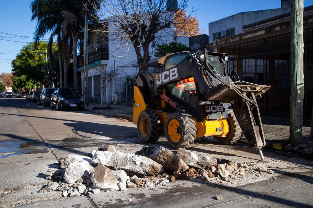EL MUNICIPIO LLEVA ADELANTE TRABAJOS DE BACHEO EN LA ZONA CÉNTRICA DE QUILMES 3