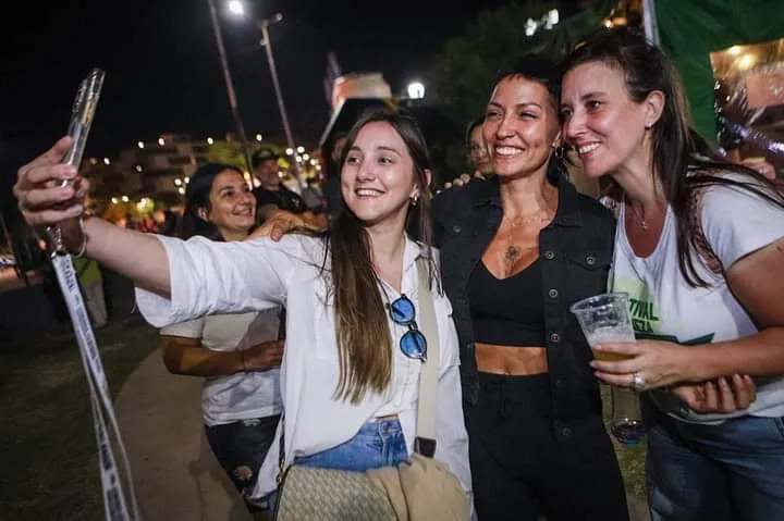 b22fead7-e8bb-401c-b6cb-c0db7477b3f0