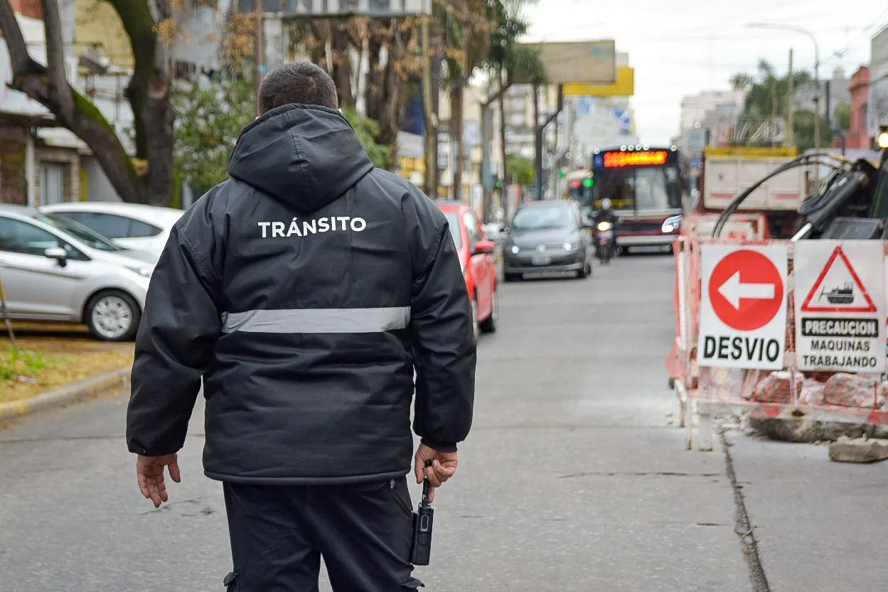 EL MUNICIPIO LLEVA ADELANTE TRABAJOS DE BACHEO EN LA ZONA CÉNTRICA DE QUILMES 2