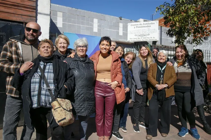 MAYRA RECORRIÓ UNA NUEVA JORNADA DEL OPERATIVO “QUILMES CERCA” EN EL CJYP “AMANECER CON ALEGRÍA” DE QUILMES OESTE (3)