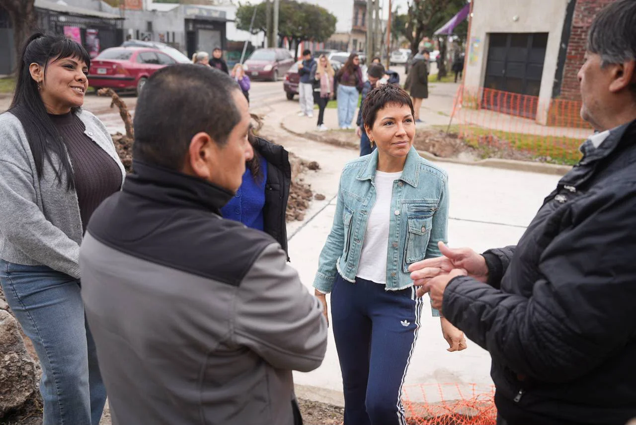 MAYRA Y EVA MIERI RECORRIERON LA IMPORTANTE OBRA DE PAVIMENTACIÓN DE 17 NUEVAS CUADRAS DE ASFALTO EN VILLA LA FLORIDA 2