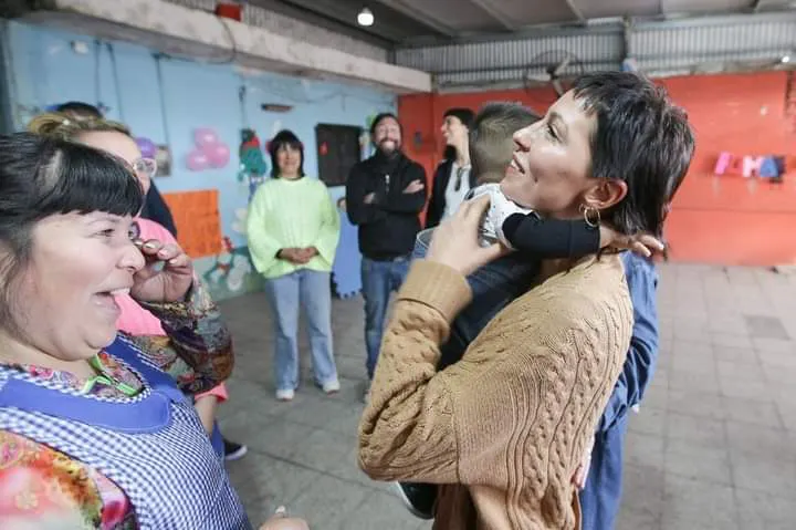 MAYRA RECORRIÓ LA CASA DEL NIÑO DE LA ASOCIACIÓN UNIÓN DE MADRES ARGENTINA Y RATIFICÓ EL ACOMPAÑAMIENTO DEL MUNICIPIO (2)