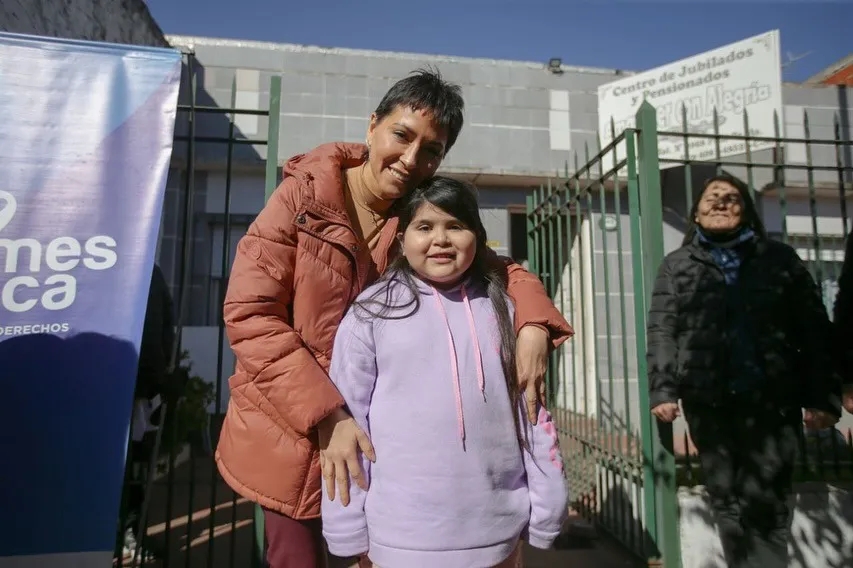 MAYRA RECORRIÓ UNA NUEVA JORNADA DEL OPERATIVO “QUILMES CERCA” EN EL CJYP “AMANECER CON ALEGRÍA” DE QUILMES OESTE (2)