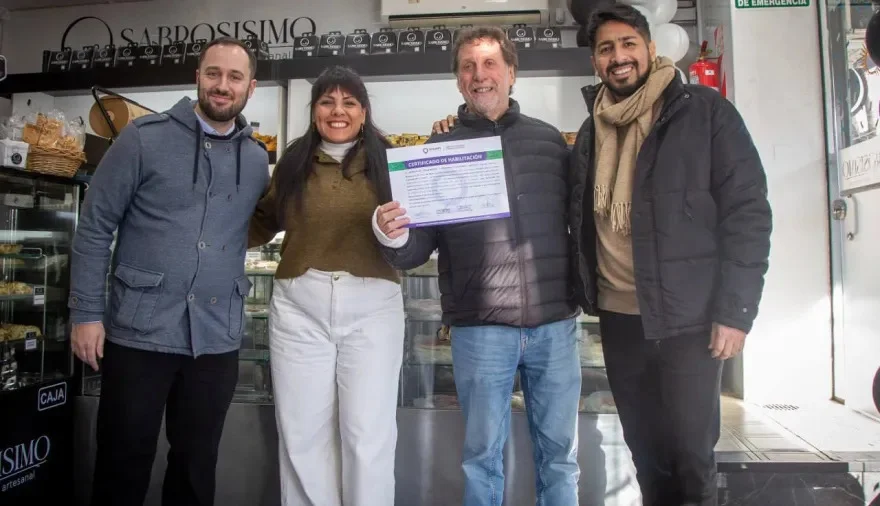 20260702213812_entrega-de-certificados-de-habilitacion-a-comerciantes-gastronomicos-1