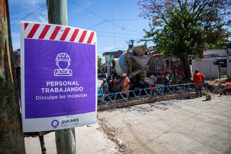 AVANZA LA PAVIMENTACIÓN DE LAS CALLES QUE FUNCIONARON COMO DESVÍOS EN LAS OBRAS DE LA AVENIDA SAN MARTÍN 2