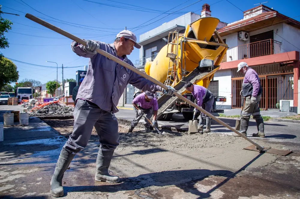 EL MUNICIPIO AVANZA CON LOS TRABAJOS DE REPARACIÓN DE LAS CALLES EN EL BARRIO LA COLONIA DE QUILMES OESTE (4)