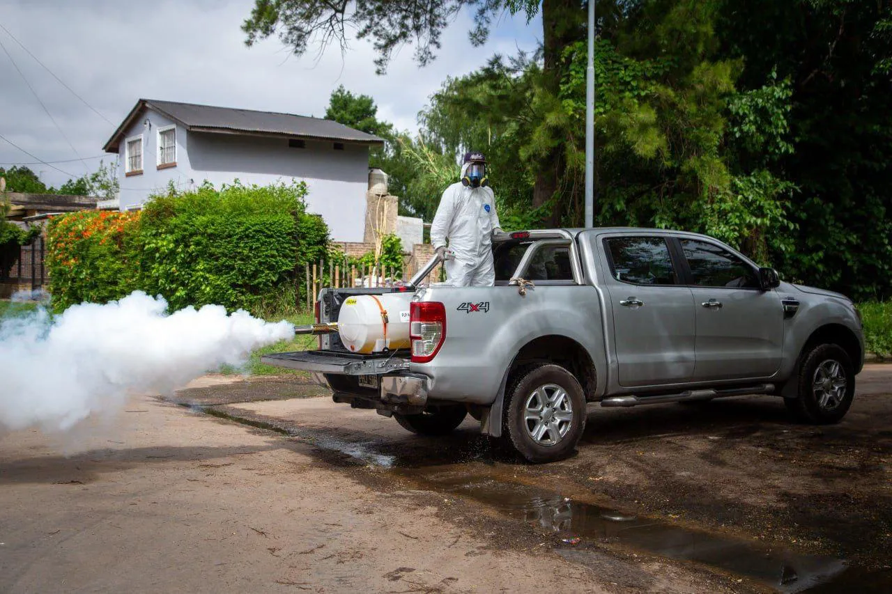 INTENSA JORNADA DE FUMIGACIÓN Y PREVENCIÓN CONTRA EL DENGUE EN LA RIBERA DE QUILMES (3)