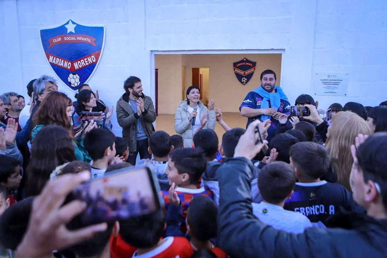 MAYRA INAUGURÓ EL SUM DEL CLUB MARIANO MORENO EN VILLA LUJÁN QUE SE CONSTRUYÓ CON SUBSIDIOS DEL MUNICIPIO DE QUILMES (3)