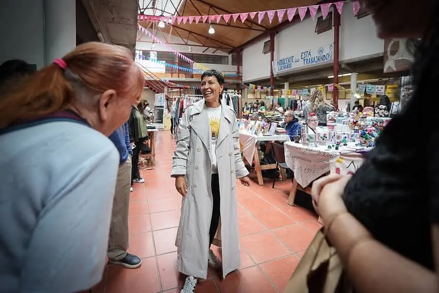 MAYRA RECORRIÓ LA FERIA DE ECONOMÍA POPULAR, SOCIAL Y SOLIDARIA DE LA UNQ 1