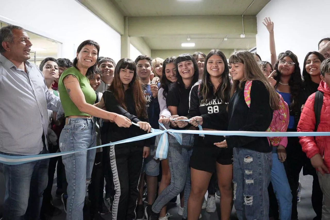 MAYRA NUEVAS AULAS EN EL EXNORMAL DE QUILMES 1