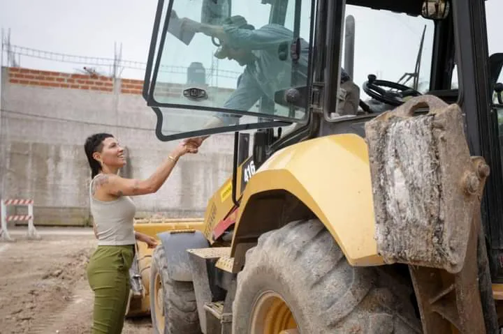 MAYRA RECORRIÓ LA OBRA DE PUESTA EN VALOR DEL ESPACIO PÚBLICO EN EL BARRIO SAYONARA DE SOLANO (2)