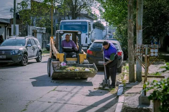 NUEVA JORNADA INTEGRAL DE BACHEO Y LIMPIEZA EN QUILMES (2)
