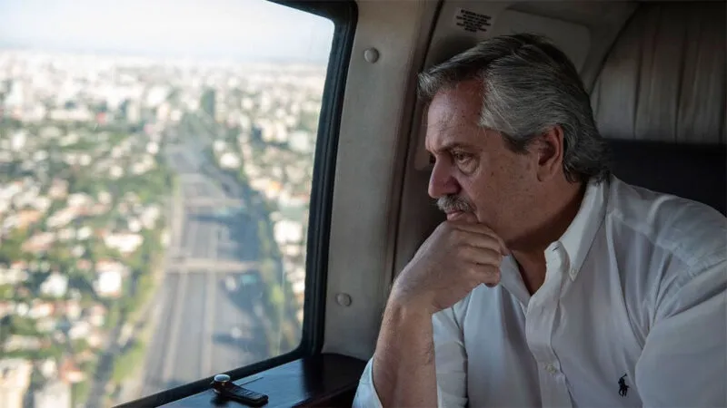 Alberto-Fernandez-en-helicoptero-800x450