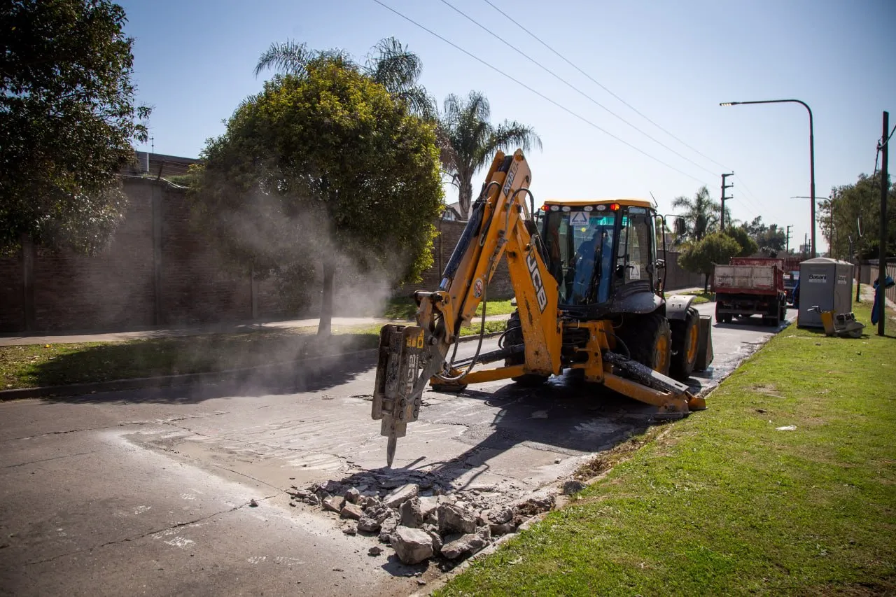 EL MUNICIPIO LLEVA ADELANTE OBRAS DE BACHEO EN QUILMES CENTRO, OESTE, EZPELETA Y BERNAL (3)