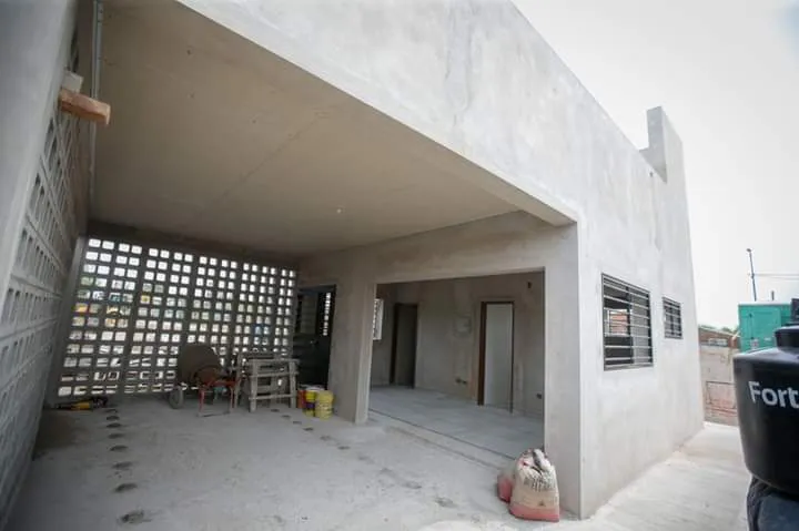 MAYRA RECORRIÓ LA OBRA DE PUESTA EN VALOR DEL ESPACIO PÚBLICO EN EL BARRIO SAYONARA DE SOLANO (4)