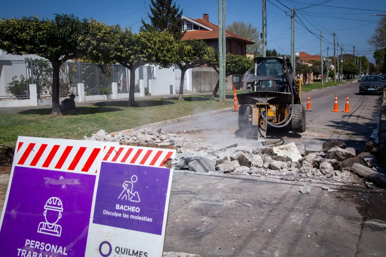 EL MUNICIPIO LLEVA ADELANTE OBRAS DE BACHEO EN QUILMES CENTRO, OESTE, EZPELETA Y BERNAL (5)