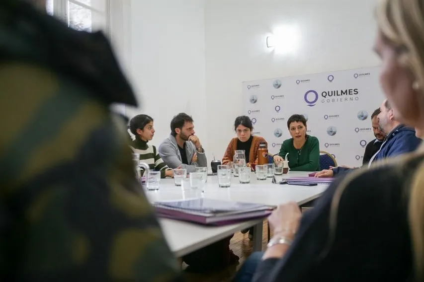 MAYRA LES ENTREGÓ LA PERSONERÍA JURÍDICA A 3 ASOCIACIONES CIVILES DEL DISTRITO 3
