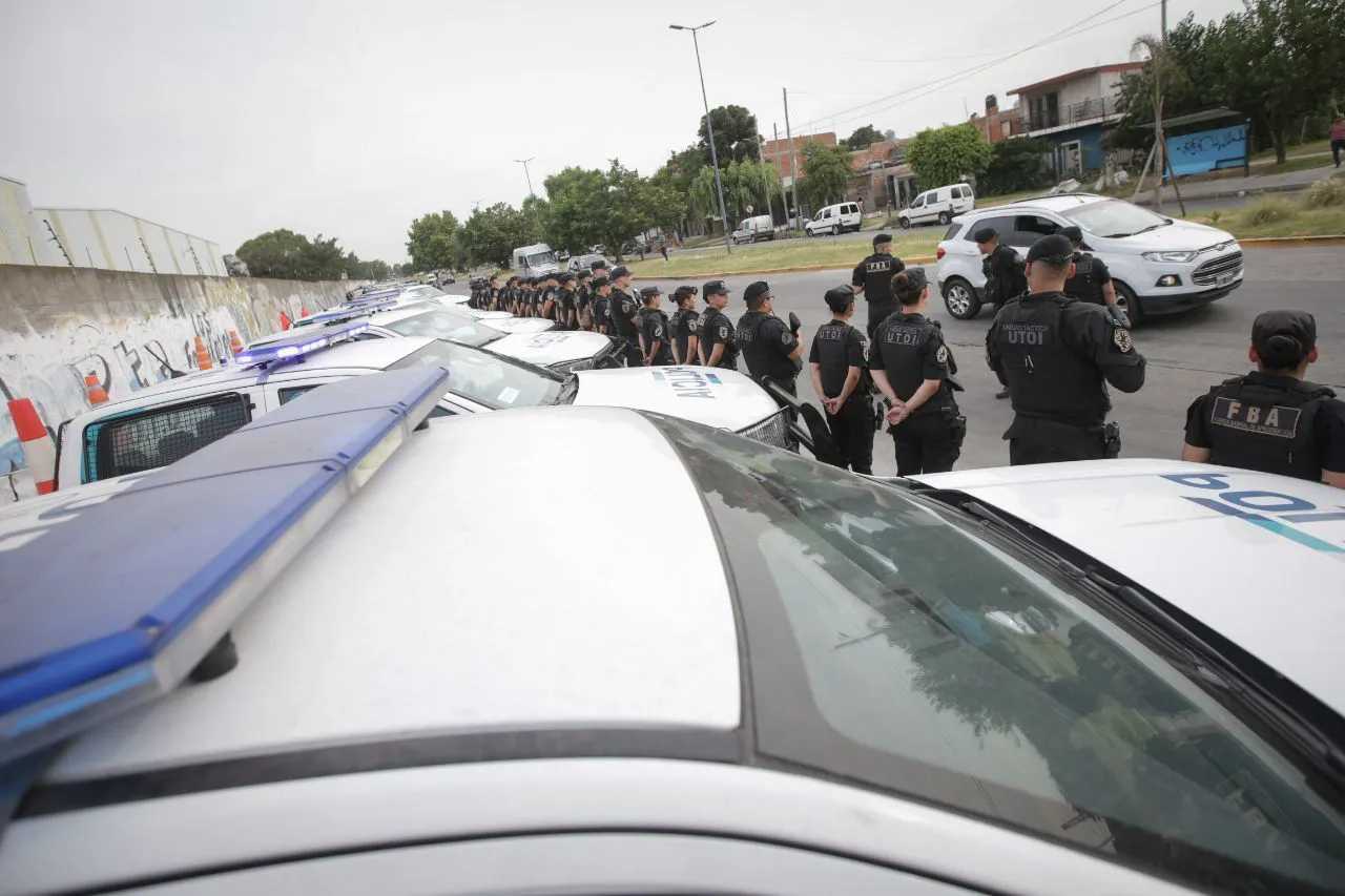 MAYRA Y EL INTENDENTE JULIÁN ÁLVAREZ DIERON INICIO A UN MEGAOPERATIVO DE SATURACIÓN VEHICULAR CONJUNTO ENTRE QUILMES Y LANÚS 4 (1)