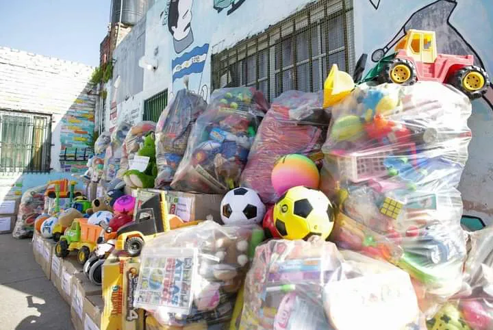 MAYRA PARTICIPÓ DE LA ENTREGA DE DONACIONES QUE SE RECOLECTARON EN EL FESTIVAL SOLIDARIO “SIN MIEDO X UN POCO DE RUIDO”  (1)