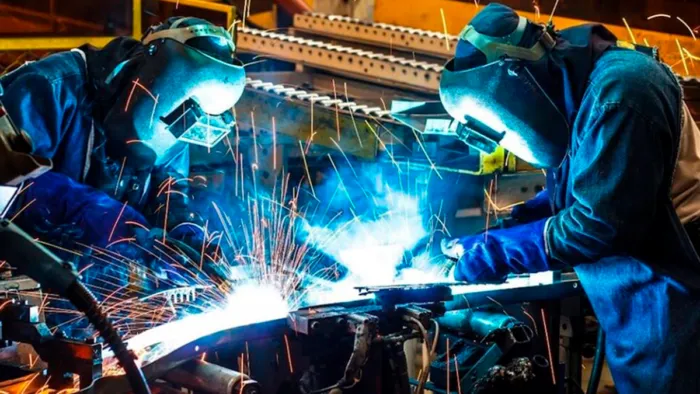 trabajador-industrial-pyme-700x394