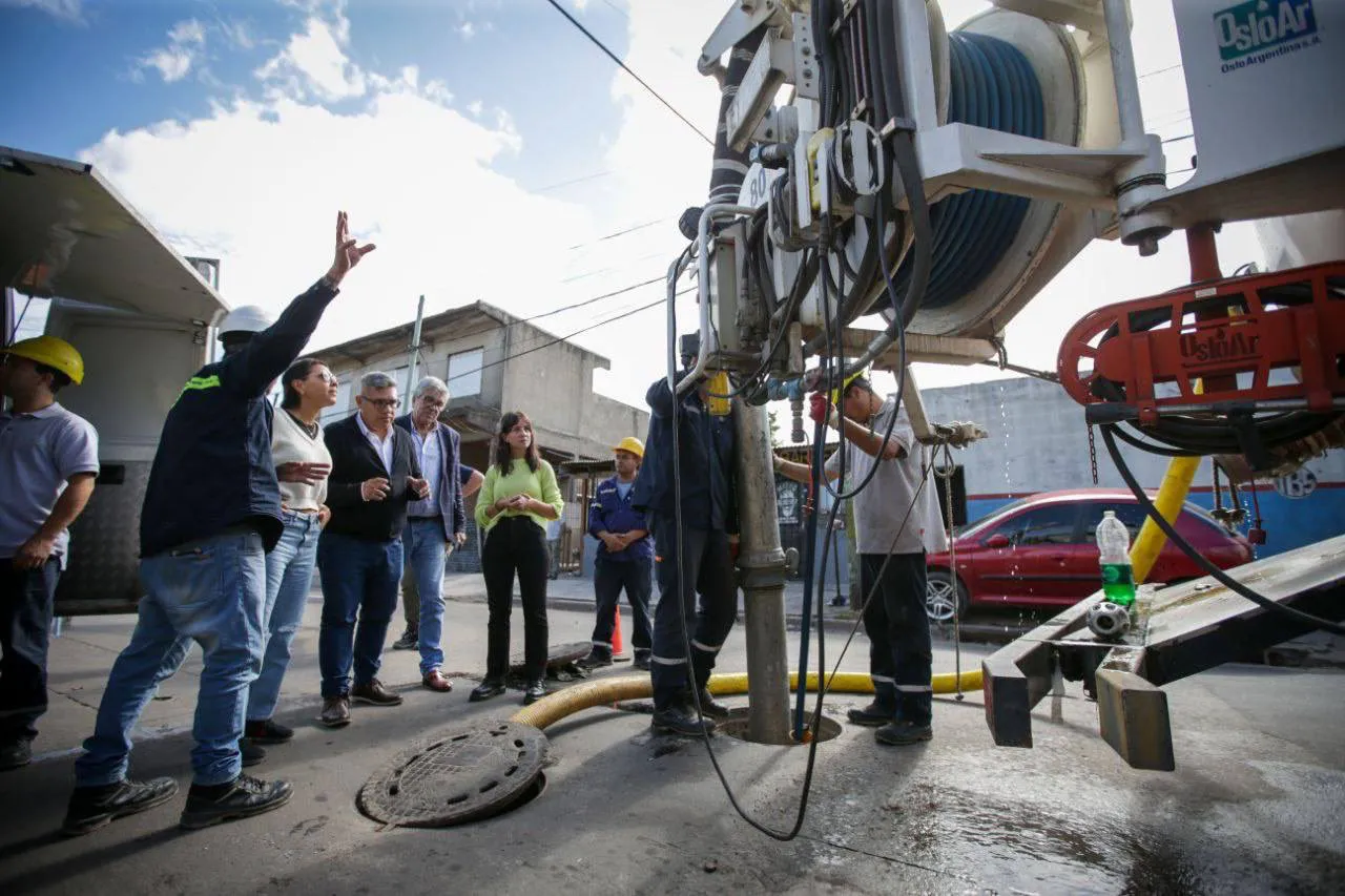 MAYRA SUPERVISÓ TRABAJOS DE LIMPIEZA Y DESOBSTRUCCIÓN DE PLUVIALES EN LA FLORIDA 4