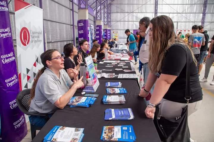 MILES DE ESTUDIANTES PARTICIPARON DE LA ÚLTIMA JORNADA DE LA “EXPO QUILMES EDUCA 2024” EN LA ESCUELA SECUNDARIA Nº 2 DE SAN FRANCISCO SOLANO (2)