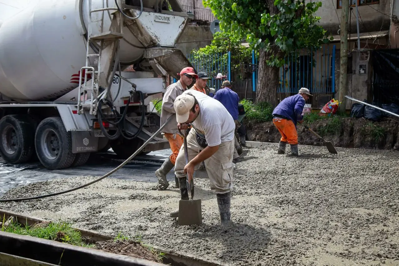 EL MUNICIPIO CONTINÚA CON LA ÚLTIMA ETAPA DEL ASFALTO DE 85 CUADRAS DEL BARRIO LA UNIÓN DE SOLANO (2)