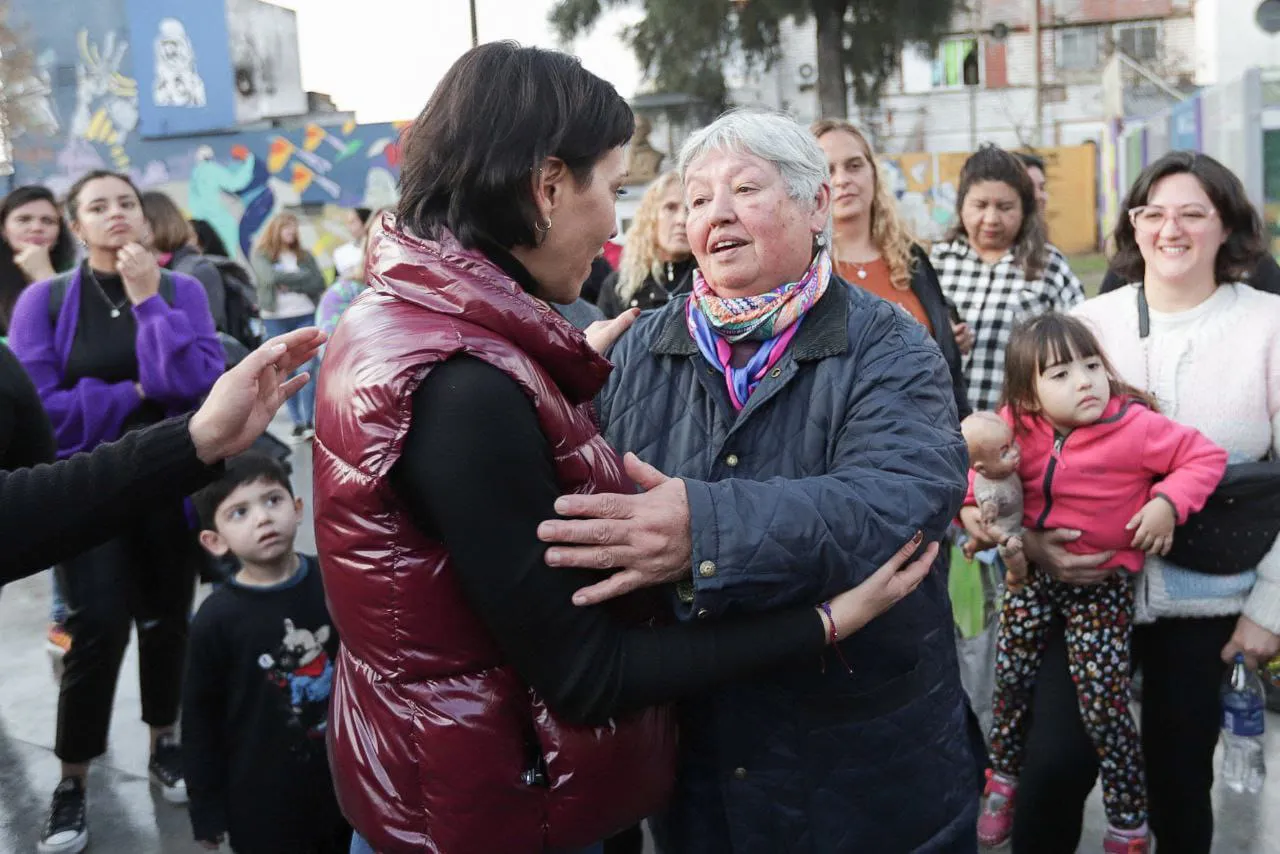 MAYRA INAUGURÓ LA OBRA DE PUESTA EN VALOR DE LA PLAZA YAPEYÚ EN SAN FRANCISCO SOLANO 4