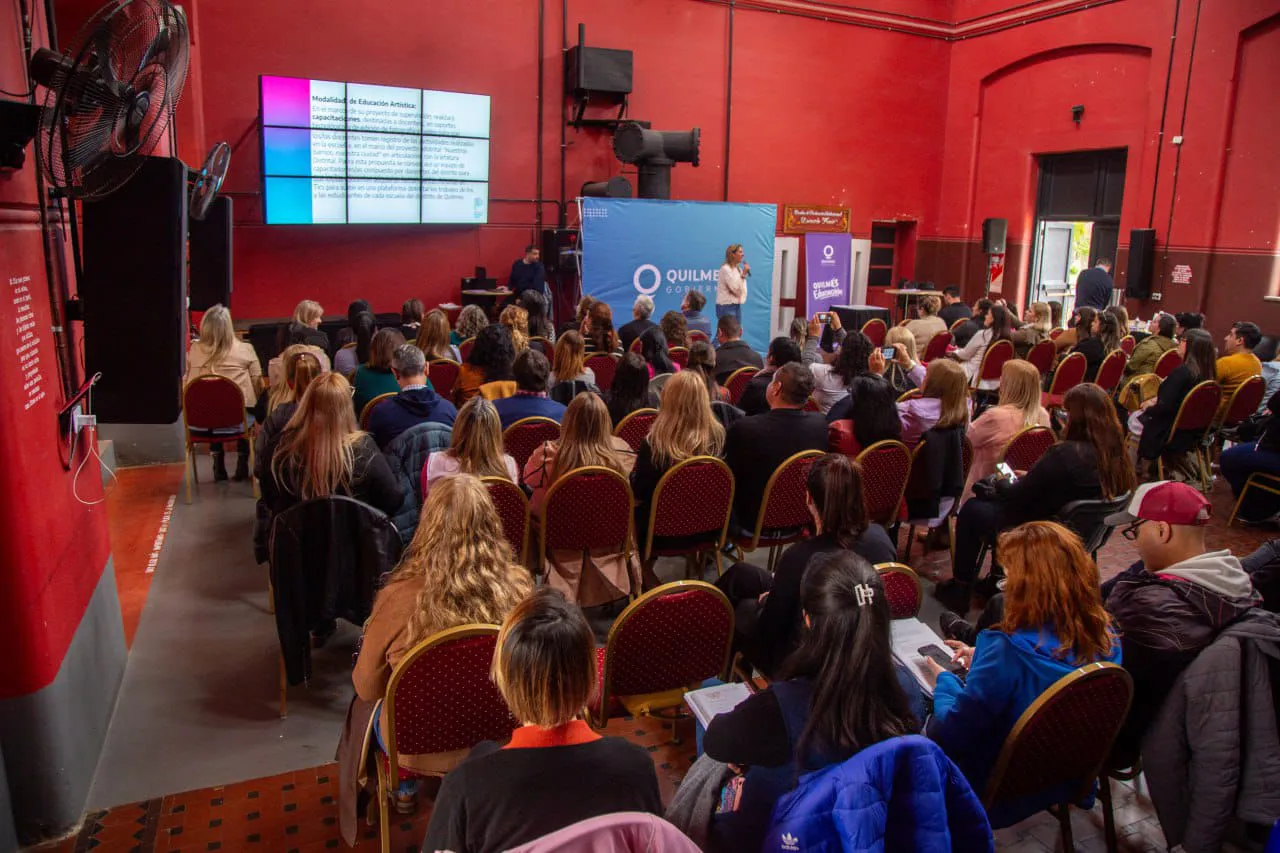 EL MUNICIPIO LES ENTREGÓ DIPLOMAS A DIRECTIVOS Y DOCENTES 5