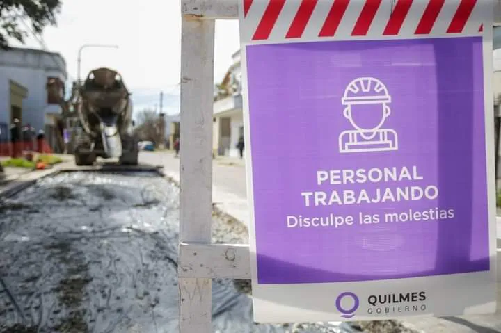 MAYRA SUPERVISÓ UNA OBRA DE BACHEO EN BERNAL Y COMPARTIÓ UNA MATEADA JUNTO A VECINOS Y VECINAS DE VILLA ALCIRA 3