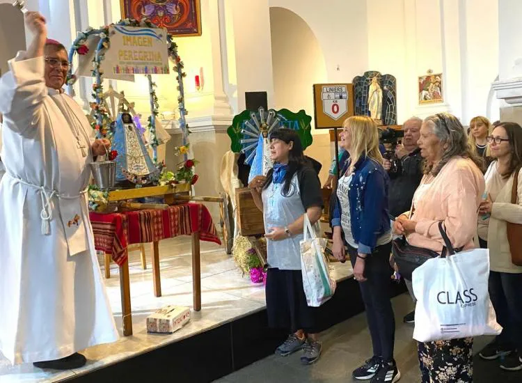 mons-tissera-es-una-gracia-que-la-virgen-venga-con-nosotros-hasta-octubre-de-2026-8DJw