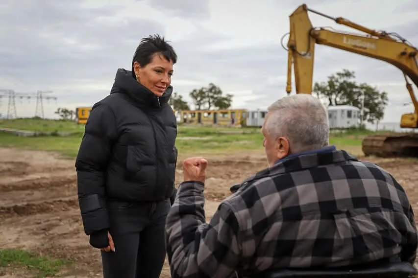 MAYRA RECORRIÓ LA CONSTRUCCIÓN DE LA PILETA DEL SINDICATO DE EMPLEADOS DE COMERCIO Y LAS OBRAS DE AGUA POTABLE EN EL BARRIO EL FORTÍN 1