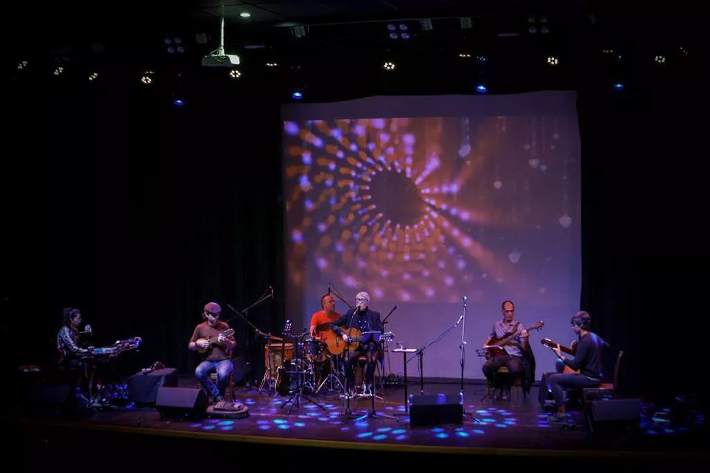 MAYRA Y EL MINISTRO BAUER RECORRIERON LA RENOVADA BIBLIOTECA PÚBLICA Y COMPLEJO CULTURAL “MARIANO MORENO” DE BERNAL 2
