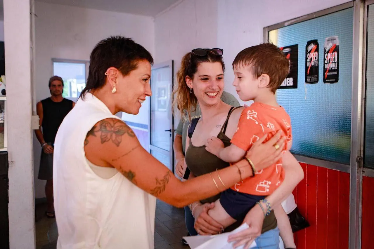 MAYRA RECORRIÓ LA OBRA DE REFACCIÓN DEL CLUB JUVENTUD DE BERNAL (3)