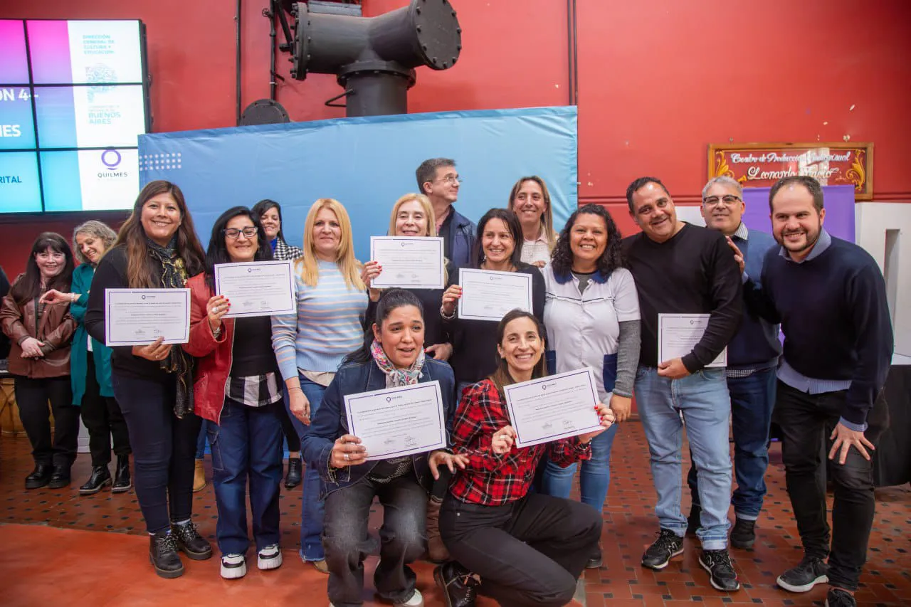 EL MUNICIPIO LES ENTREGÓ DIPLOMAS A DIRECTIVOS Y DOCENTES 1