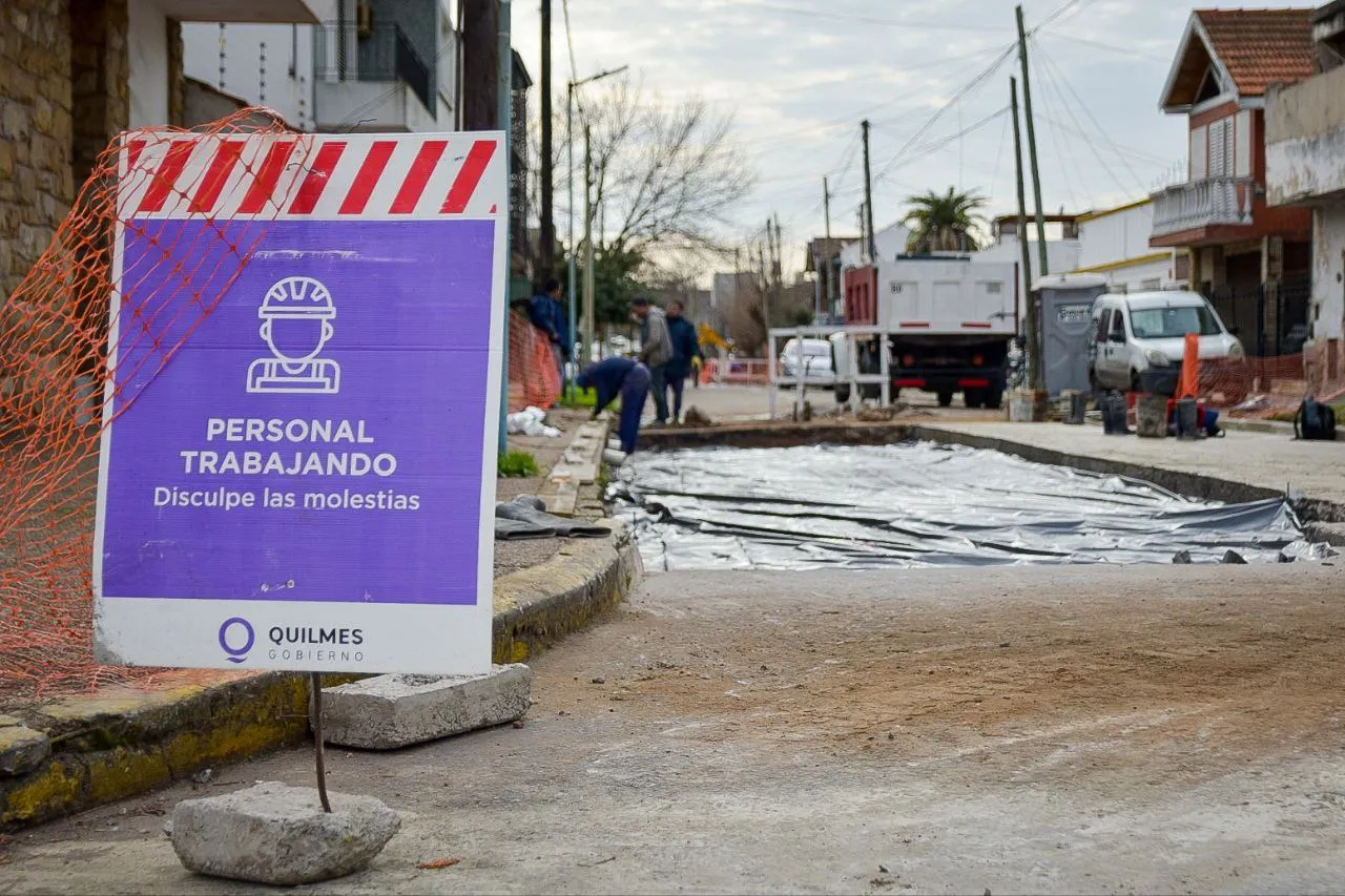 AVANZA SIN PAUSA EL PLAN MUNICIPAL DE BACHEO 2024 EN TODOS LOS BARRIOS DEL DISTRITO (1)