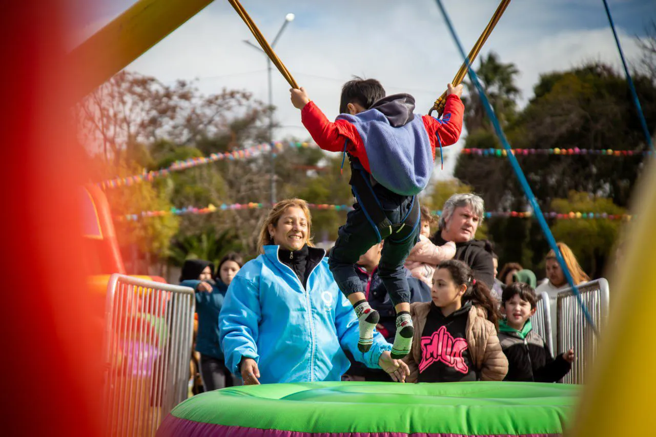 MAYRA EN EL “PARQUE DE JUEGOS” DEL POLIDEPORTIVO 5