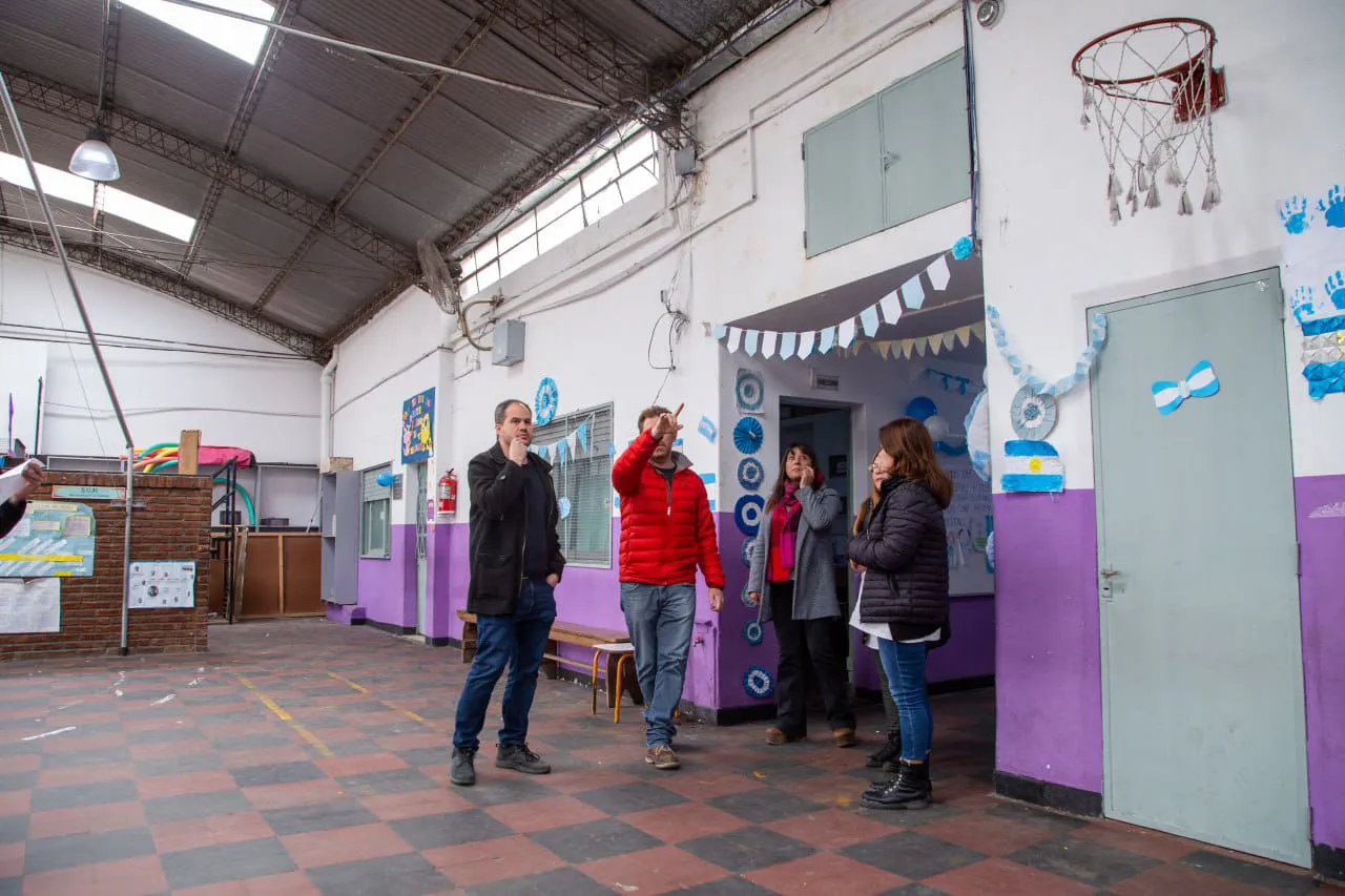 EL MUNICIPIO CONCRETÓ OBRAS DE INFRAESTRUCTURA EN DISTINTAS ESCUELAS DEL DISTRITO 3