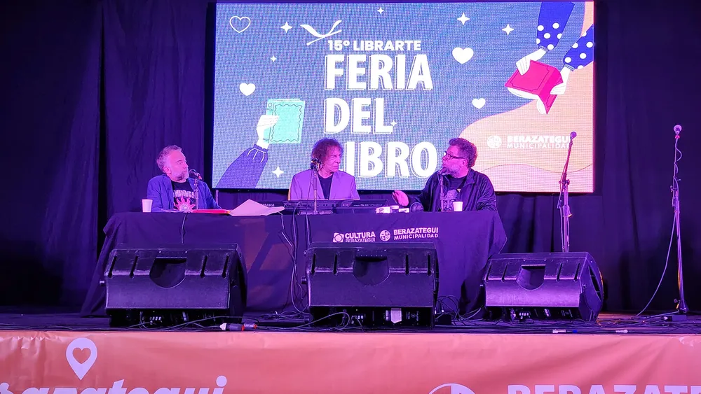 SE-VIENE-LA-16o-LIBRARTE-LA-FERIA-DEL-LIBRO-DE-BERAZATEGUI-6