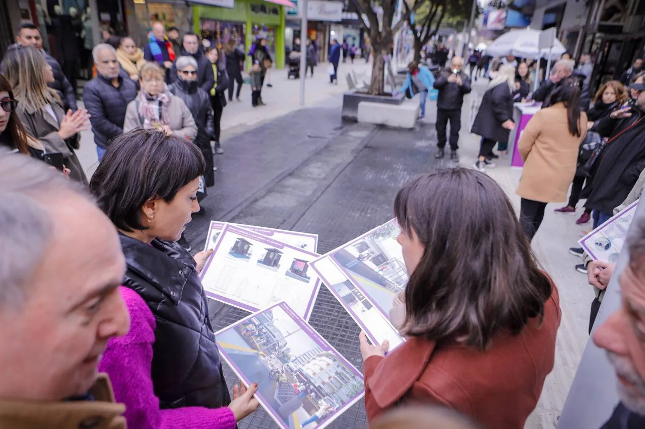 MAYRA RECORRIÓ EL PRIMER TRAMO DE LA OBRA DE RENOVACIÓN INTEGRAL DE LA PEATONAL RIVADAVIA 2