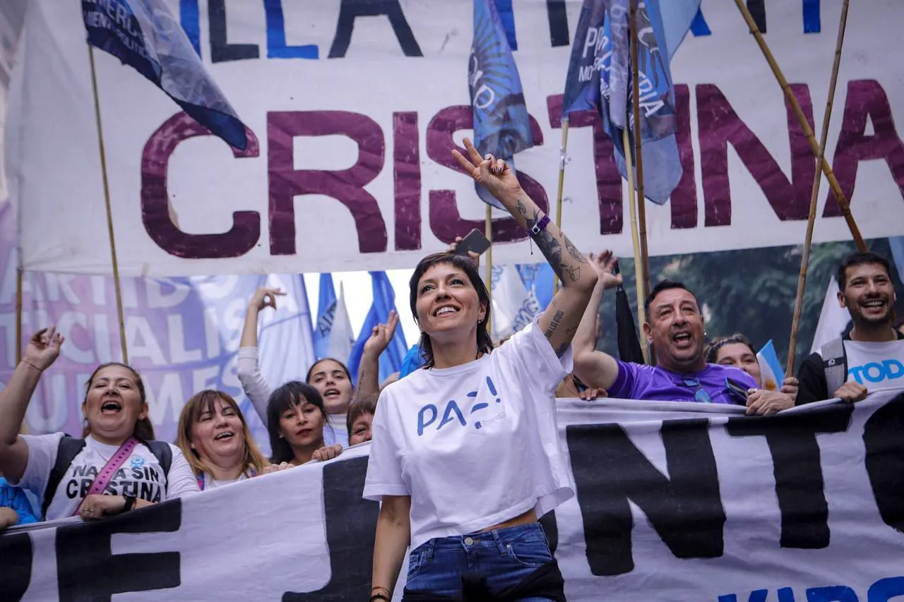 f6471341-a489-46af-ab51-1324bc09c294