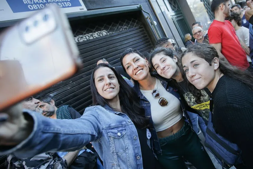 Estuvimos en la multitudinaria Marcha Federal Universitaria junto a organizaciones políticas, sindicales, sociales, estudiantiles y auto convocados en defensa de la educación pública. Es una gran emoción ver to (2)
