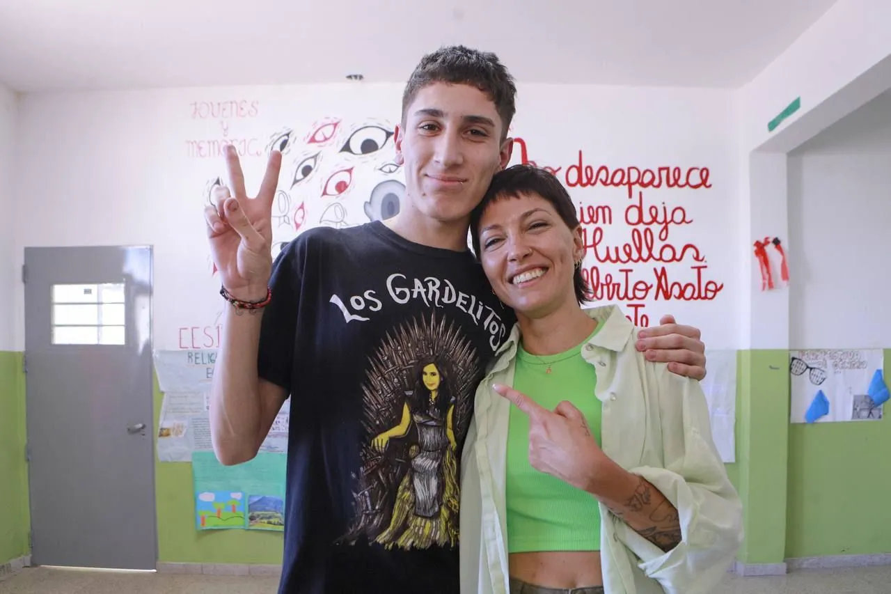 MAYRA OBSERVÓ LOS AVANCES DE LA OBRA DE AMPLIACIÓN DE LA ES Nº 19 Y LAS REFACCIONES EN LA EP Nº 8 DE QUILMES OESTE 2